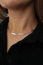 Cargar imagen en el visor de la galería, Collar Fluid