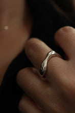 Cargar imagen en el visor de la galería, Anillo fluid 1