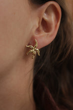 Cargar imagen en el visor de la galería, Aretes estrella de mar