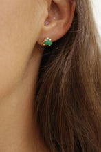 Cargar imagen en el visor de la galería, Aretes Esmeralda en bruto mini