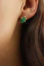 Cargar imagen en el visor de la galería, Aretes esmeralda en bruto medianas