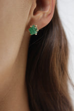 Cargar imagen en el visor de la galería, Aretes esmeralda en bruto medianas