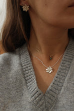 Cargar imagen en el visor de la galería, Collar lirio