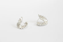 Cargar imagen en el visor de la galería, Aretes Unfold