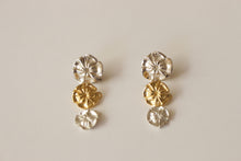 Cargar imagen en el visor de la galería, Aretes Flores