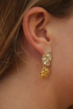 Cargar imagen en el visor de la galería, Aretes Flores