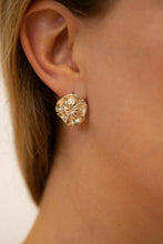 Cargar imagen en el visor de la galería, Aretes Flores