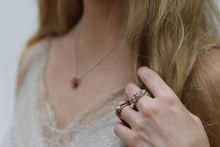 Cargar imagen en el visor de la galería, Anillo Coral