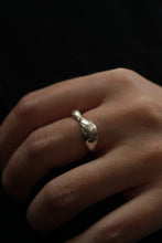 Cargar imagen en el visor de la galería, Anillo fluid 1
