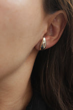 Cargar imagen en el visor de la galería, Aretes Gota
