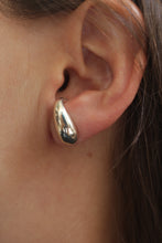 Cargar imagen en el visor de la galería, Aretes Gota
