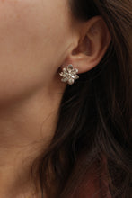 Cargar imagen en el visor de la galería, Aretes lirio
