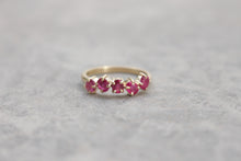 Cargar imagen en el visor de la galería, Churumbela rubies irregular
